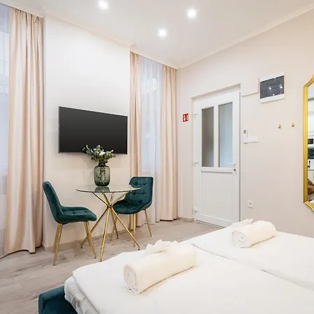 Kiraly 33 - Hidden Gem - Location By Bqa Apartment