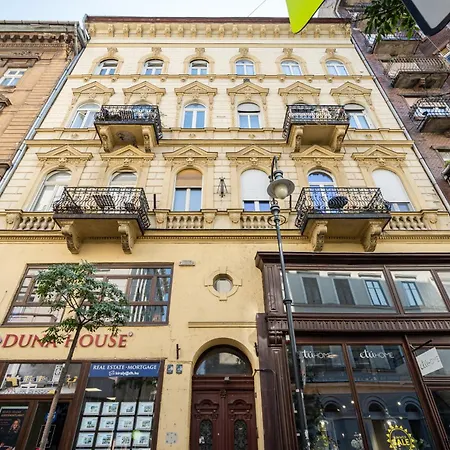 Kiraly 33 - Hidden Gem - Location By Bqa Appartement *