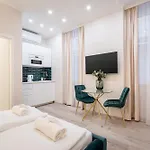 Kiraly 33 - Hidden Gem - Location By Bqa Appartement *
